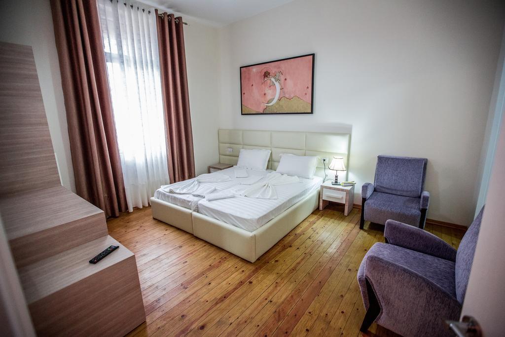 Living Hotel Tirana Room photo